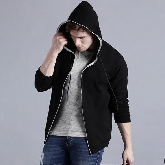 https://www.designerszone.in/vi/products/men-black-solid-hooded-sweatshirt