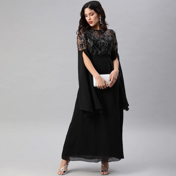 https://www.designerszone.in/vi/products/black-embellished-slit-sleeves-maxi-dress