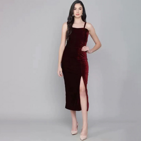 https://www.designerszone.in/vi/products/maroon-velvet-sheath-midi-dress