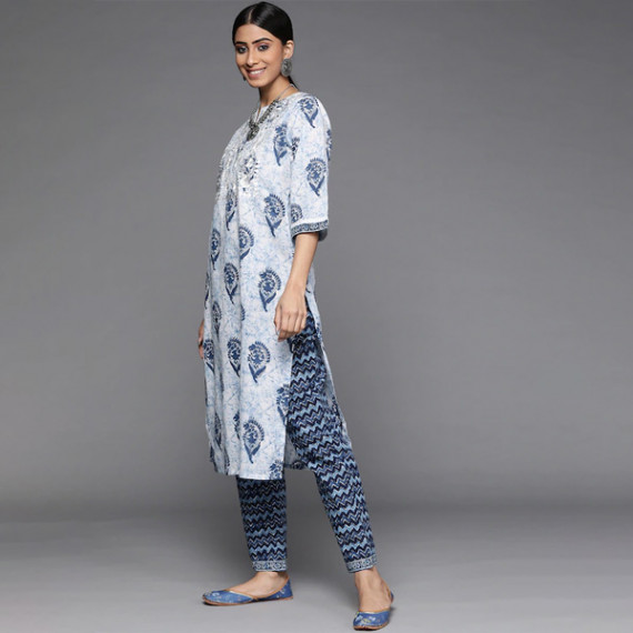 https://www.designerszone.in/vi/products/women-white-paisley-motifs-printed-pure-cotton-kurta-with-trousers-with-dupatta