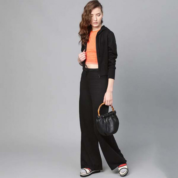 https://www.designerszone.in/vi/products/women-black-regular-fit-solid-wide-leg-track-pants