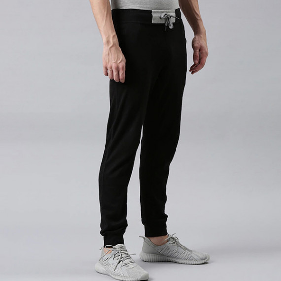 https://www.designerszone.in/vi/products/men-black-solid-organic-cotton-track-pants
