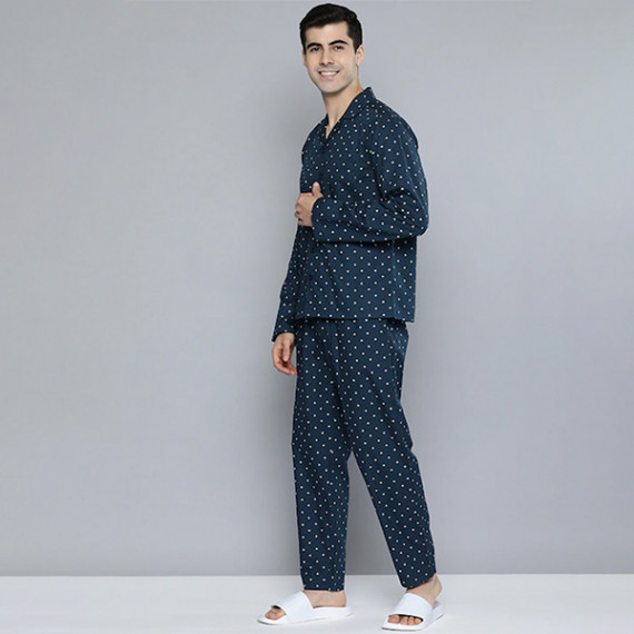 https://www.designerszone.in/products/men-navy-blue-white-printed-pure-cotton-night-suit