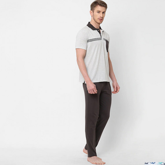 https://www.designerszone.in/products/men-white-grey-striped-pure-cotton-night-suit