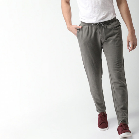 https://www.designerszone.in/vi/products/men-grey-regular-fit-solid-track-pants
