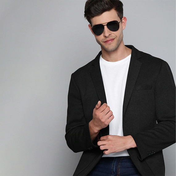 https://www.designerszone.in/vi/products/men-black-textured-regular-fit-single-breasted-blazer