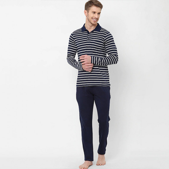 https://www.designerszone.in/products/men-navy-blue-white-printed-night-suit
