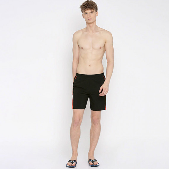 https://www.designerszone.in/vi/products/men-black-printed-swim-shorts-1