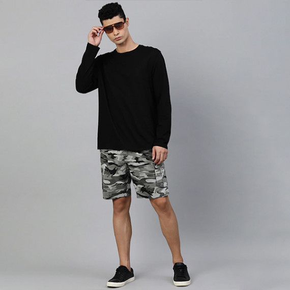 https://www.designerszone.in/vi/products/men-charcoal-grey-camouflage-printed-pure-cotton-cargo-shorts