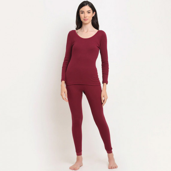 https://www.designerszone.in/vi/products/women-maroon-striped-thermal-top