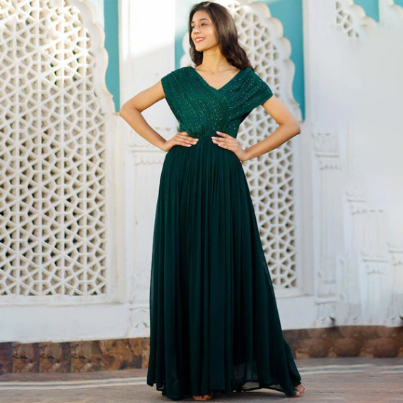 https://www.designerszone.in/vi/products/green-embellished-maxi-dress